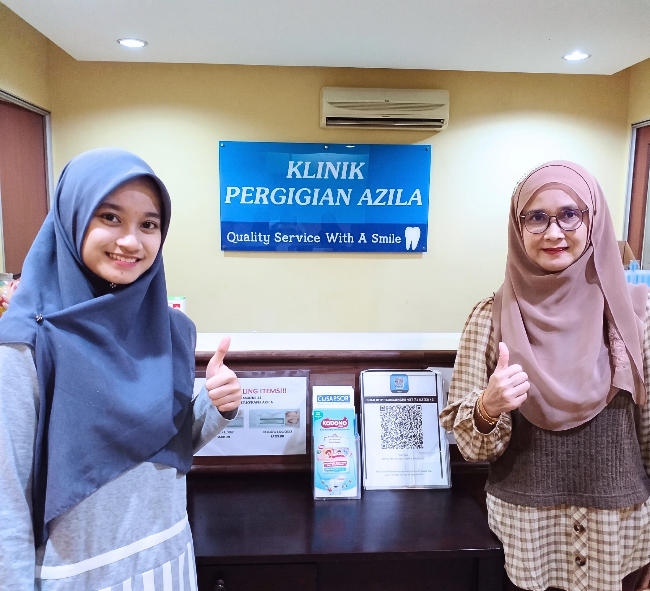 Pengunjung di Klinik Pergigian Azila; foto dibekalkan dan diluluskan untuk demo.